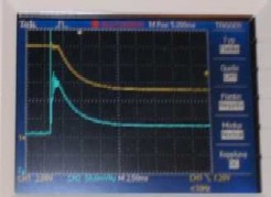 Zeit: 2,5ms/div<br />Gelb: 2V/div (U)<br />Blau: 50mV/div (I)